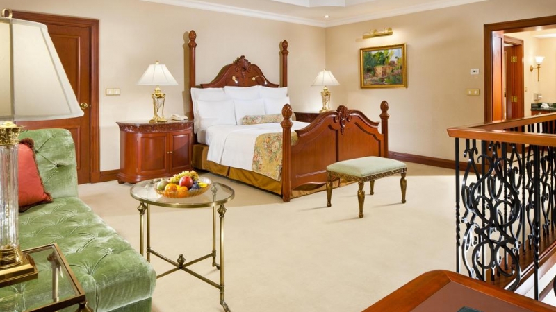 Room facilities: Minibar, Safety Deposit Box, Telephone, Air conditioning, Hairdryer, Iron, Radio, Desk, Ironing Facilities, Seating Area, Free toiletries