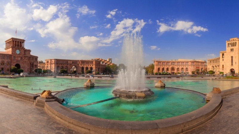 Fountain in Republic Square - Erevan